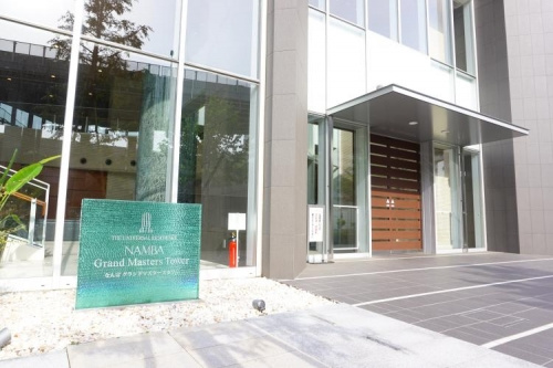 なんばグランドマスターズタワーのエントランス