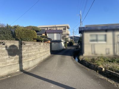 【前面道路含む現地写真】 | 南あわじ市神代富田・一戸建 | 現地写真です。（令和6年12月撮影）