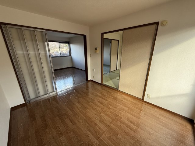 メゾン旭が丘A棟の居間・リビング