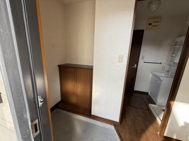 メゾン旭が丘A棟の玄関