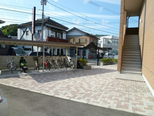 アンセリジェのエントランス|外観写真その他2