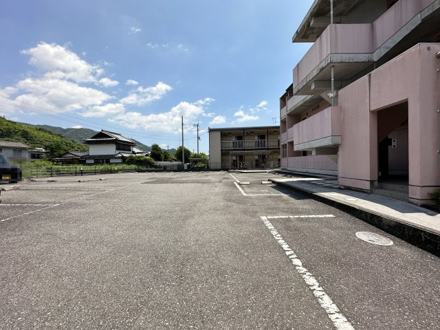 グレイスマンションの駐車場