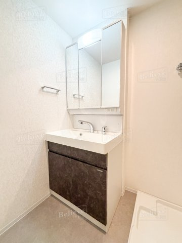 S-RESIDENCE六ツ門abreastIの洗面所|綺麗で明るい洗面所です☆