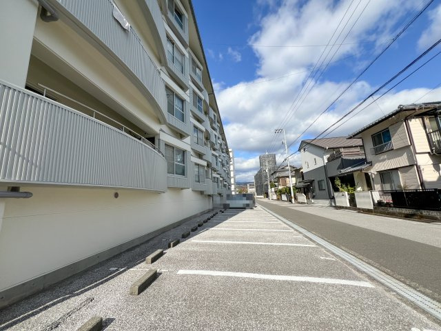 インペリアル西本Ⅰの駐車場