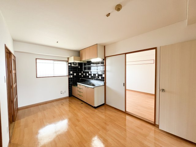 インペリアル西本Ⅰの居間・リビング