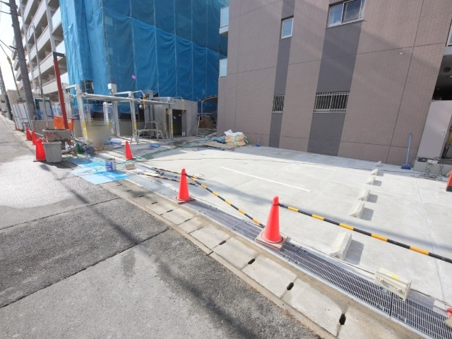 Sole Cedar 西大寺の駐車場