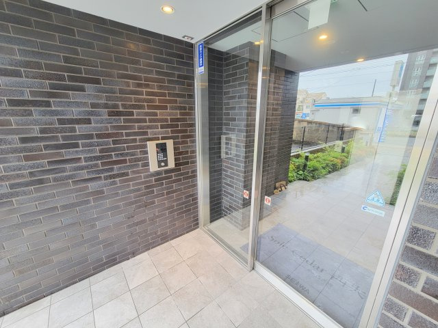 Sole Cedar 西大寺のエントランス