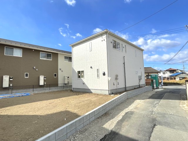 藤岡市藤岡第５（全1棟）1号棟の前面道路含む現地写真