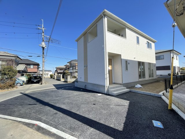 藤岡市藤岡第５（全1棟）1号棟の外観|ナチュラルで飽きの来ないデザインは流行に左右されない家の形です。外構も綺麗に仕上がっています(^▽^)/
