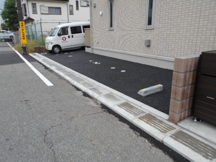 シャルマンの駐車場