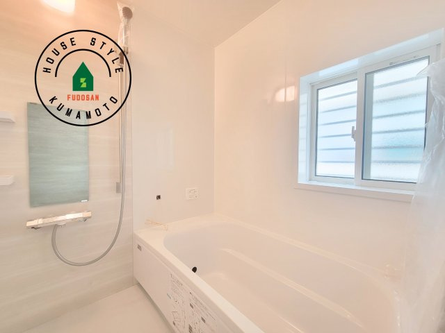 熊本市北区梶尾町第10-5棟（1号棟）の浴室|1日の疲れを癒してくれる広々バスルーム。雨の日のお洗濯にも大活躍な浴室乾燥機付です！