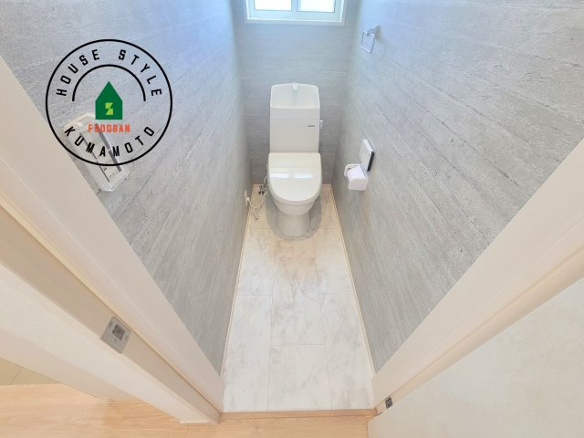 熊本市北区梶尾町第10-5棟（1号棟）のトイレ|温水洗浄便座を完備しております。2ヶ所にトイレがあるのは朝の慌ただしい時間も安心です。