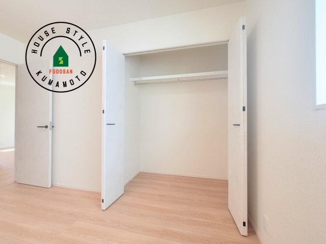 熊本市北区梶尾町第10-5棟（1号棟）の収納|洋服や大きな荷物が多い方や人数の多いご家族などは、一般的なクローゼットよりもウォークインクローゼットのほうが使い勝手が良いです。