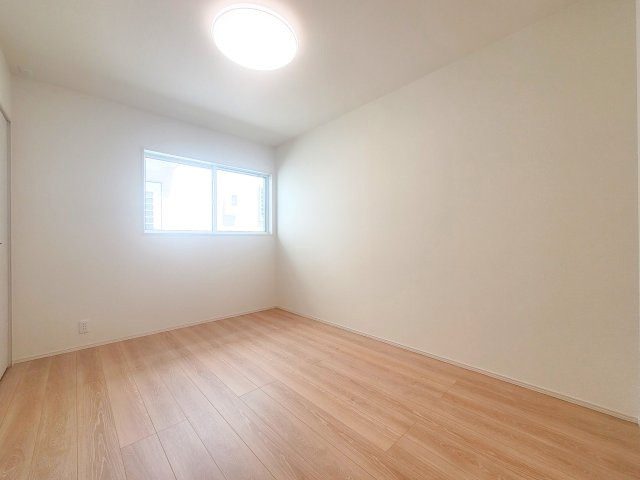 熊本市北区梶尾町第10-5棟（1号棟）の子供部屋|穏やかな光が差し込む室内には、穏やかな時間が流れます。