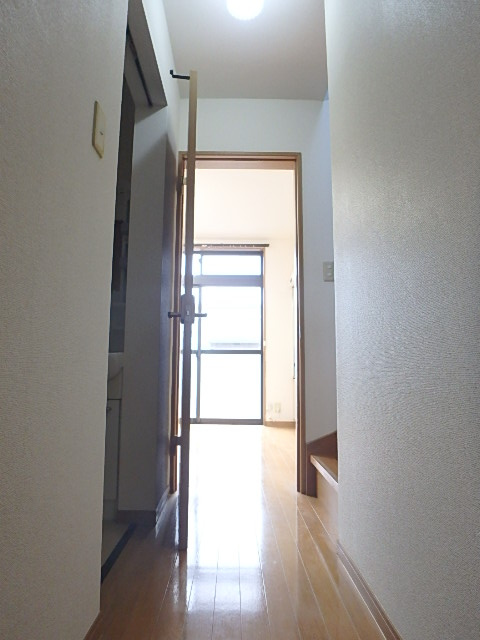 パープルの玄関|E号室の写真（イメージ）