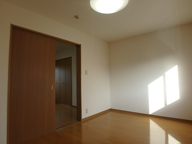 パープルの洋室|E号室の写真（イメージ）