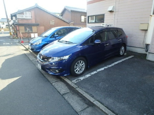 パープルの駐車場