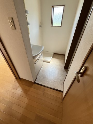 パープルの洗面所