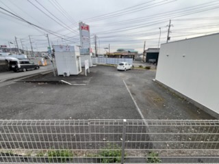秦野市富士見町　貸店舗・貸事務所の駐車場