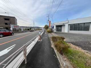 秦野市富士見町　貸店舗・貸事務所の駐車場