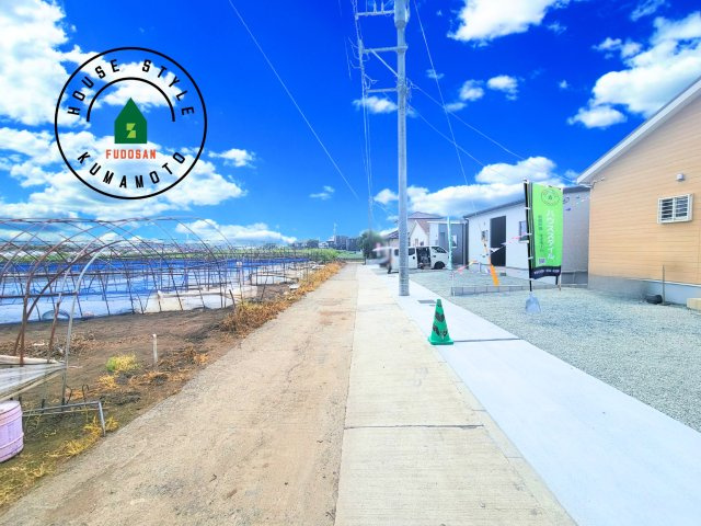 熊本市北区梶尾町第10-5棟（4号棟）の前面道路含む現地写真|前面道路です。