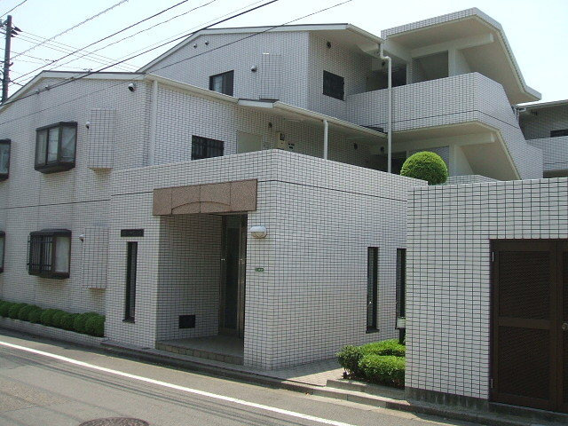 深沢一ツ木マンションのエントランス|閑静な住環境・駒沢公園近く