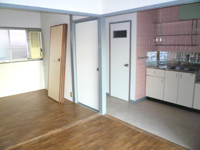 石原ビルの居間・リビング