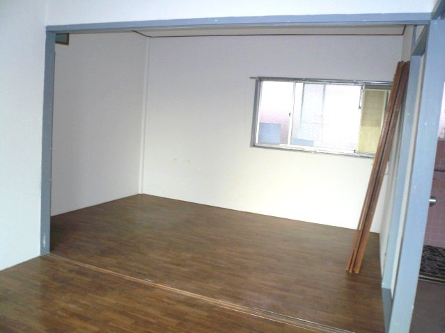 石原ビルの洋室