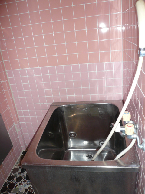 石原ビルの浴室|落ち着いた空間のお風呂です