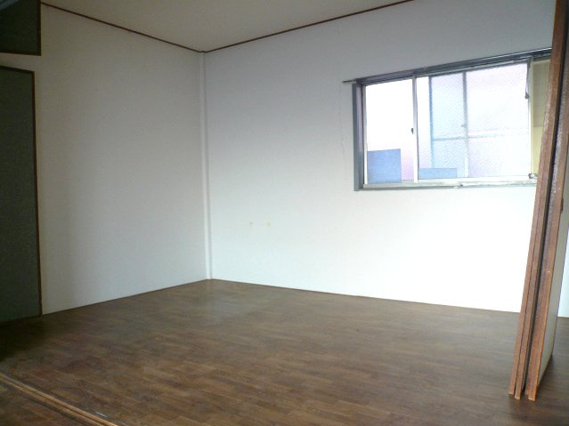 石原ビルの洋室|落ち着いた色調の洋室です