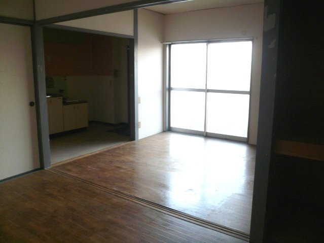 石原ビルの洋室