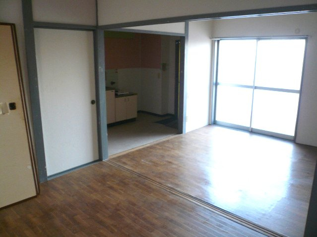 石原ビルの洋室