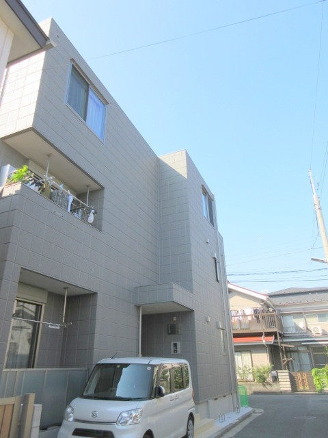 ＢＯＮＨＥＵＲ　ＦＡＭＩＬＩＡのエントランス