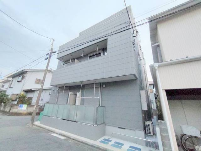 ＢＯＮＨＥＵＲ　ＦＡＭＩＬＩＡのエントランス