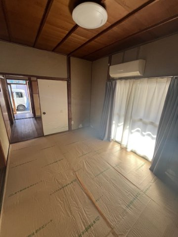 前並町貸家の居間・リビング