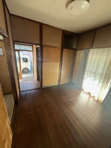 前並町貸家の居間・リビング