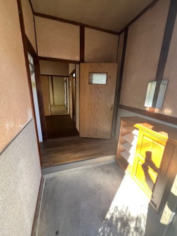 前並町貸家の玄関