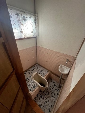 前並町貸家のトイレ