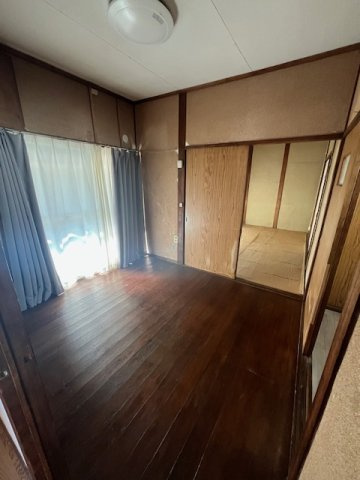 前並町貸家の居間・リビング