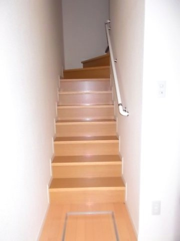 グランポルテＢのその他|室内階段