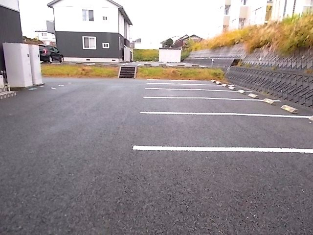 グランポルテＢの駐車場