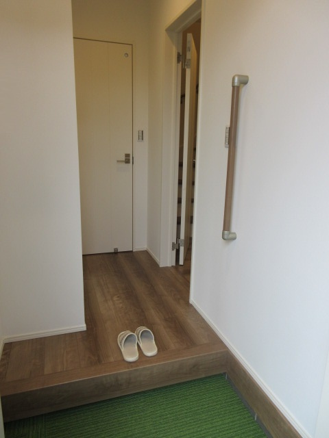 【仲介手数料無料】新築後未入居戸建　東松山市小松原町21-10（全2棟）の玄関