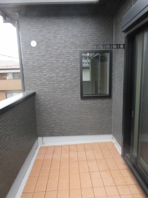 【仲介手数料無料】新築後未入居戸建　東松山市小松原町21-10（全2棟）のバルコニー