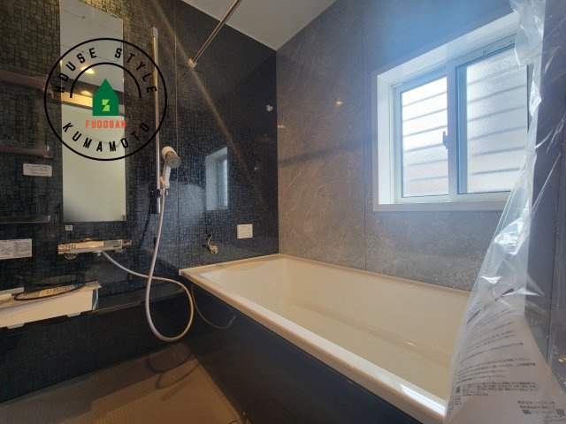 熊本市南区富合町杉島第6-4棟（1号棟）の浴室|1日の疲れを癒してくれる広々バスルーム。雨の日のお洗濯にも大活躍な浴室乾燥機付です！