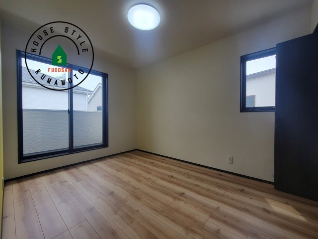 熊本市南区富合町杉島第6-4棟（1号棟）の寝室|主寝室には収納力に優れたクローゼットがありますので、お部屋もすっきり片付きます。