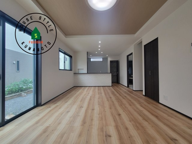 熊本市南区富合町杉島第6-4棟（1号棟）の居間・リビング|多くの時間を過すことになるリビングだからこそ、いつも穏やかな空間・解放感が味わえ毎日が充実します。