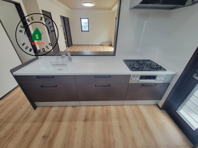 熊本市南区富合町杉島第6-4棟（1号棟）のキッチン|ご家族を近くに感じられる対面キッチンのLDK。会話もはずみそうですね。