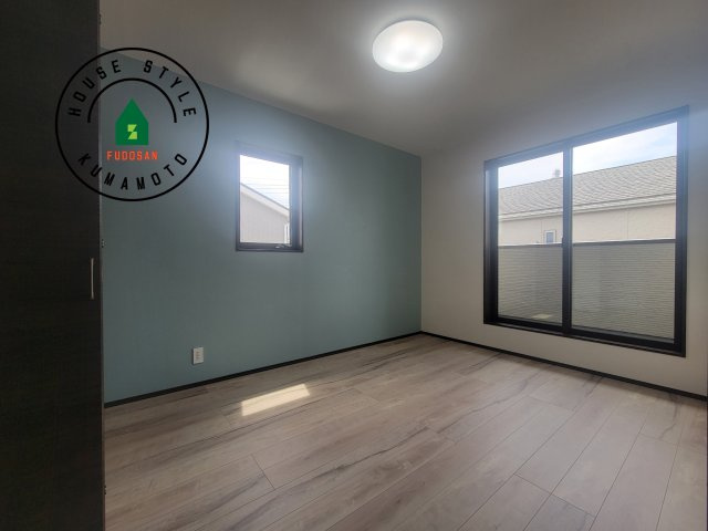 熊本市南区富合町杉島第6-4棟（2号棟）の寝室|主寝室には収納力に優れたクローゼットがありますので、お部屋もすっきり片付きます。