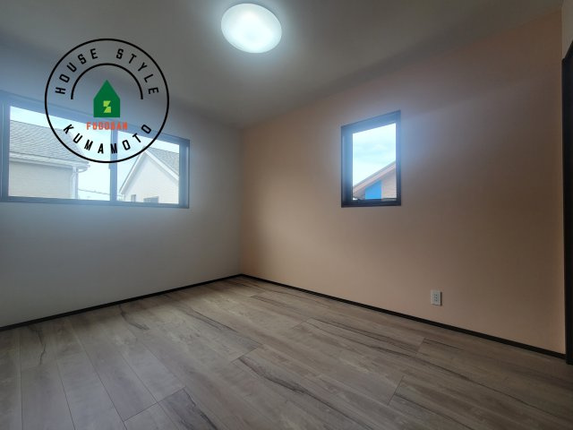 熊本市南区富合町杉島第6-4棟（2号棟）の洋室|採光良好な洋室は全居室、複層ガラスの遮熱効果と断熱効果で、一年中快適に過ごせます。