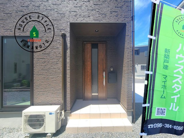 熊本市南区富合町杉島第6-4棟（2号棟）の玄関|おでかけの時も帰った時も、「我が家」を最初に感じでもらえる素敵な空間に。